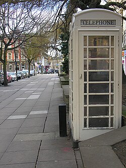 A Hull K6 telephone box