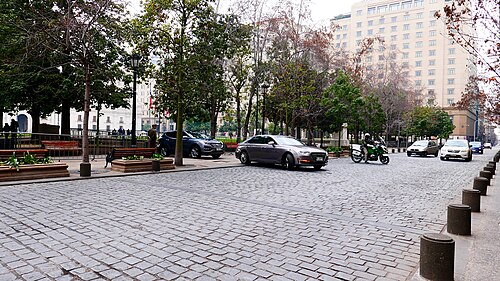 Carabineros escort a VIP leaving La Moneda Palace