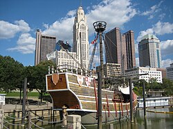 The Santa Maria Ship & Museum, a Santa María replica, was docked downtown from 1991 to 2014.
