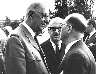 French President Charles de Gaulle shortly after giving the “Vive le Québec libre” speech. In the background, Mayor of Montreal Jean Drapeau.