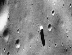 The Phobos monolith (right of center) as taken by the Mars Global Surveyor (MOC Image 55103, 1998)