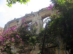 Some ruins of the 1953 earthquake are still visible.
