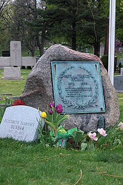 Dunbar grave site at Woodland Cemetery, 2007