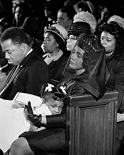 King comforting daughter Bernice at her husband's funeral, in a Pulitzer Prize-winning photo by Moneta Sleet Jr.