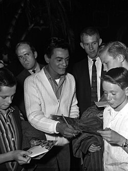 Mathis signing autographs in 1959