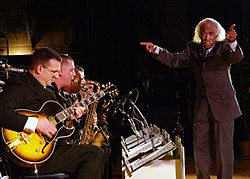 Gerald Wilson leads a jazz big band