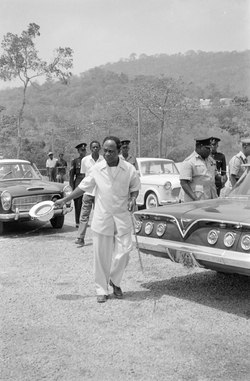 Nkrumah visits the Akosombo Dam under construction with his 1961 Chevrolet Impala presidential car, February 1962.