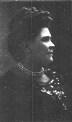 Hallie Brown, giving a speech at Poro College in 1920.[14]