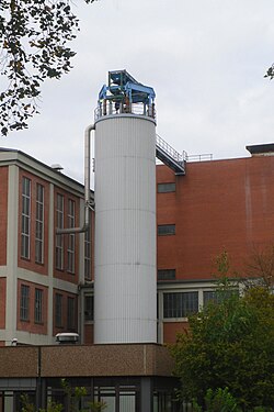 Vertical cooling crystallizer in a beet sugar factory