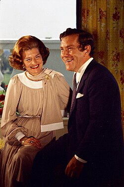 Ford sits in the White House Solarium with Morley Safer before filming her August 1975 60 Minutes interview with him.