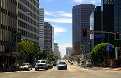 A view of Wilshire Boulevard westbound, toward the ocean, 2005. Brentwood is on the right side of the street.