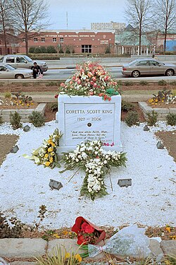 Coretta Scott King's temporary 2006 grave
