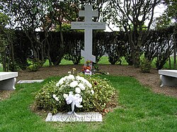 Rachmaninoff's grave at Kensico Cemetery in May 2006