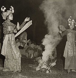 The sacred Balinese dance Sanghyang Dedari involved girls being possessed by hyangs.