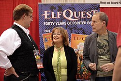 James A. Owen (left) speaking with Wendy and Richard Pini (center, right) at the 2019 Phoenix Fan Fusion