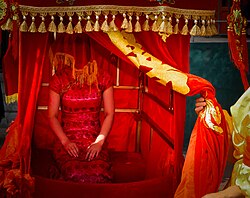 In traditional Chinese wedding ceremonies, the bride arrives in a jiao