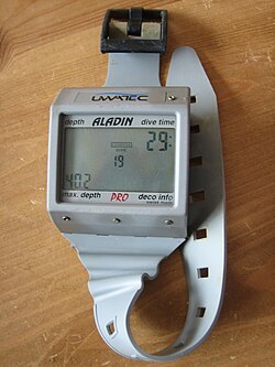 Uwatec Aladin Pro dive computer showing the log of a previous dive
