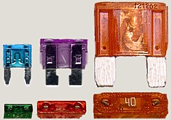 Mini / regular / maxi blade-type automotive fuses, side and top views. The top metal surfaces can be tested using multimeter probes.