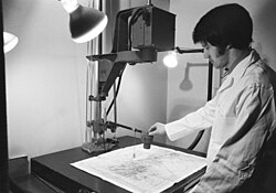 35 mm microfilming station: positioning of the light meter for adjusting the camera exposure