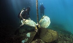 Salvaging a ship's propeller