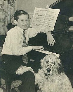 Gould in February 1946 with his dog, Nicky, and his parakeet, Mozart[25][26]
