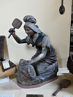 A terracotta statue of a washerwoman (18th century)