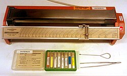 Kofler bench with samples for calibration
