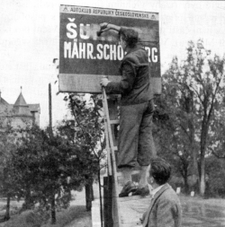 Czech names being erased by Sudeten Germans after German occupation of Czechoslovakia in 1938 (in Šumperk/Mährisch Schönberg which had a German-speaking majority then)