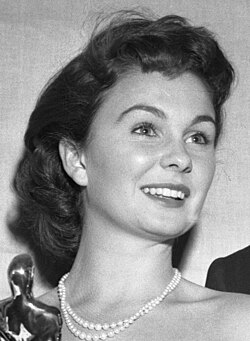 Simmons at the 1948 Academy Awards, where she received her first Oscar nomination