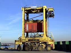 Straddle-carrier