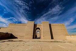 A gate in Babylon (2017)