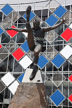 Statue of Footscray legend and leading State of Origin proponent Ted Whitten, after whom the E. J. Whitten Legends Game is named
