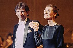 Hepburn with conductor Michael Tilson Thomas in 1990