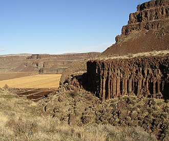Three Devils Grade in Moses Coulee, Washington is part of the Columbia River Basalt Group LIP.
