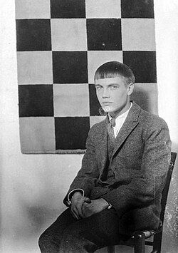 Antheil photographed with his signature bangs, c. 1922