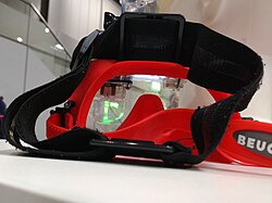 Mask with head-up display at focal distance of about 2 m