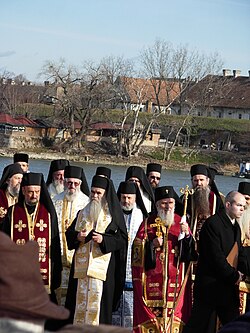 First row: Metropolitans Vasilije Kačavenda (in red, left), Amfilohije (in white, centre) and Patriarch Irinej (in red, right).