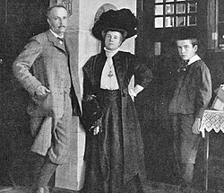 Strauss with his wife and son, 1910