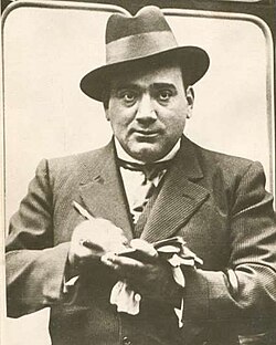 Caruso signing his autograph