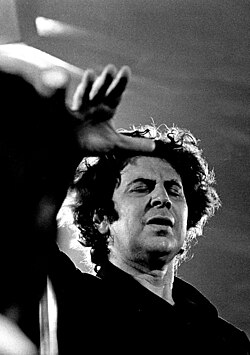 In 1968, Papas released a solo album of songs by Mikis Theodorakis.[40]
