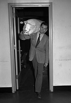 Fonda after enlisting in the United States Navy in November 1942