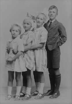 At the age of 10 with his sisters Alfhild, Else and Asta. Cardiff, 1927