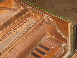 A false inner–outer harpsichord from the Deutsches Museum in Munich. The false inner case begins to the right of the keyboard, and continues backward only far enough to provide a slot to support the jack rail.