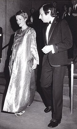 A pregnant Farrow with André Previn at Juilliard, 1969