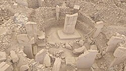 Gobekli Tepe, early monumental Neolithic stonemasonry using flint-carved limestone columns (~9500 BCE)