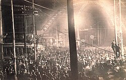 The lynching of African American William "Froggie" James in Cairo, Illinois, on November 11, 1909. A crowd of thousands watched the lynching.[77]
