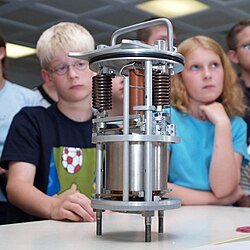 Seismometer without housing; presented during a demonstration for children about earthquakes at Alfred Wegener Institute.