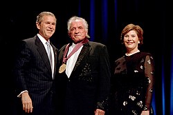 Cash with President George W. Bush and First Lady Laura Bush at Constitution Hall in Washington, D.C. in 2002