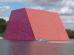 Many of Christo and Jeanne-Claude's temporary installations, such as The London Mastaba (pictured), exemplify the in situ approach in art.