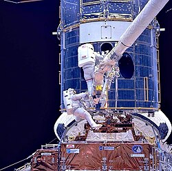 Astronauts Musgrave and Hoffman install corrective optics during SM1.